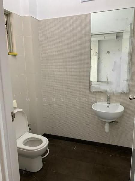 The Elitist, 25 Bukit Batok Crescent, Dairy Farm / Bukit Panjang / Choa Chu Kang, 1,087 sqft, Light Industrial (B1) For Sale, by Wenna Song, 500249327 - Bathroom - CommercialGuru.com.sg