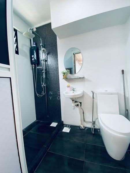 249 Kim Keat Link, 249 Kim Keat Link, Balestier / Toa Payoh, 3 Bedrooms, 1,130 sqft, HDB Flat For Sale, by Andrew Yong, 500249335 - Master Bathroom - PropertyGuru.com.sg
