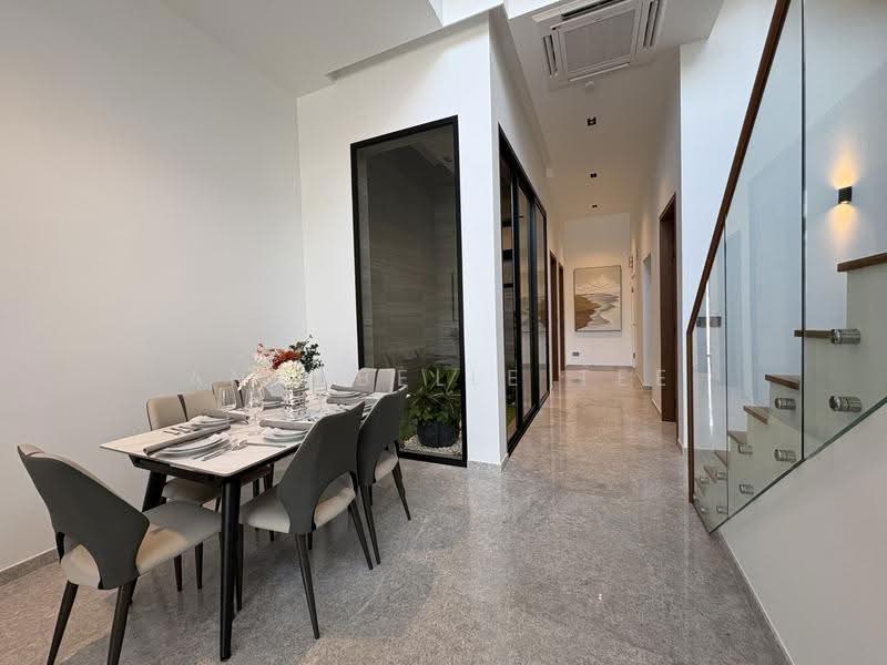 Move in Condition 3.5 Stories with Lift!, Sembawang / Yishun, 6 Bedrooms, 4,800 sqft, Terraced House For Sale, by Annabelle Tee, 500249343 - PropertyGuru.com.sg