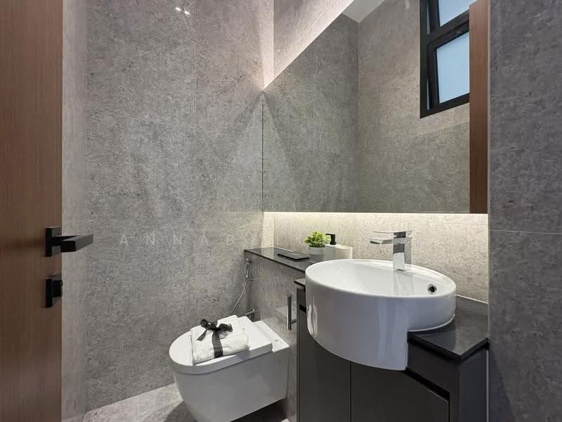 Move in Condition 3.5 Stories with Lift!, Sembawang / Yishun, 6 Bedrooms, 4,800 sqft, Terraced House For Sale, by Annabelle Tee, 500249343 - PropertyGuru.com.sg