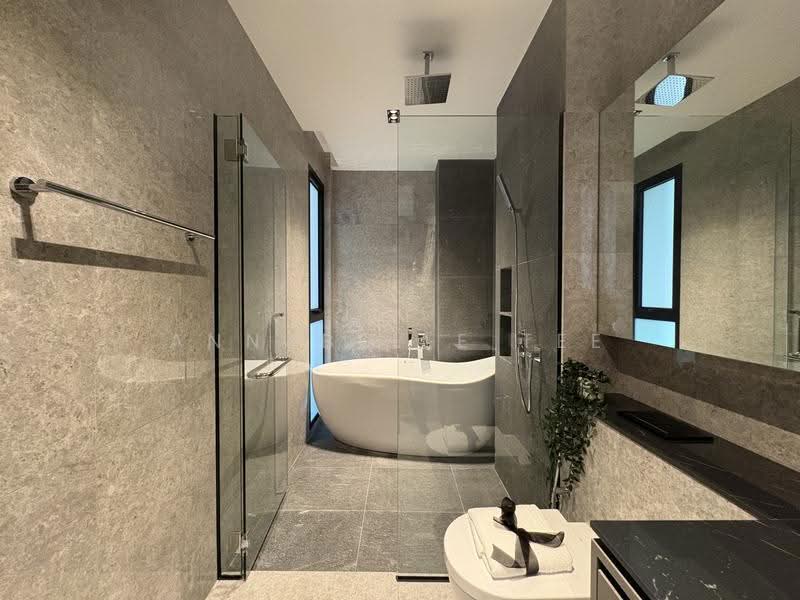 Move in Condition 3.5 Stories with Lift!, Sembawang / Yishun, 6 Bedrooms, 4,800 sqft, Terraced House For Sale, by Annabelle Tee, 500249343 - PropertyGuru.com.sg