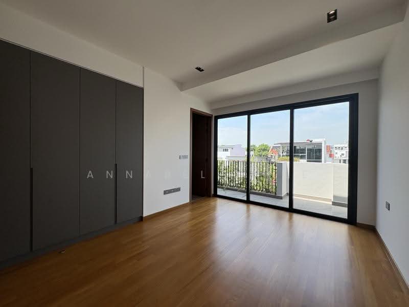 Move in Condition 3.5 Stories with Lift!, Sembawang / Yishun, 6 Bedrooms, 4,800 sqft, Terraced House For Sale, by Annabelle Tee, 500249343 - PropertyGuru.com.sg