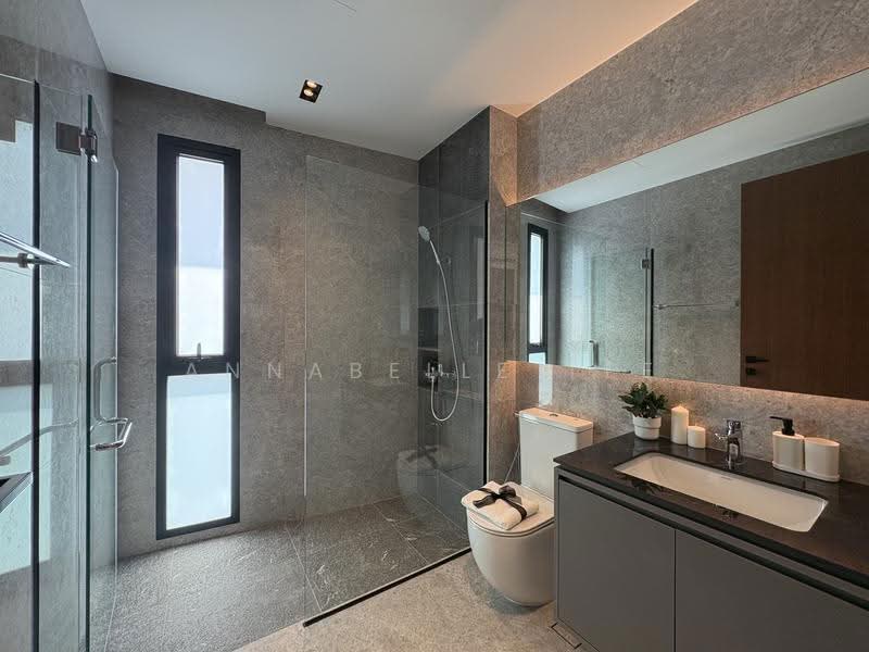 Move in Condition 3.5 Stories with Lift!, Sembawang / Yishun, 6 Bedrooms, 4,800 sqft, Terraced House For Sale, by Annabelle Tee, 500249343 - PropertyGuru.com.sg