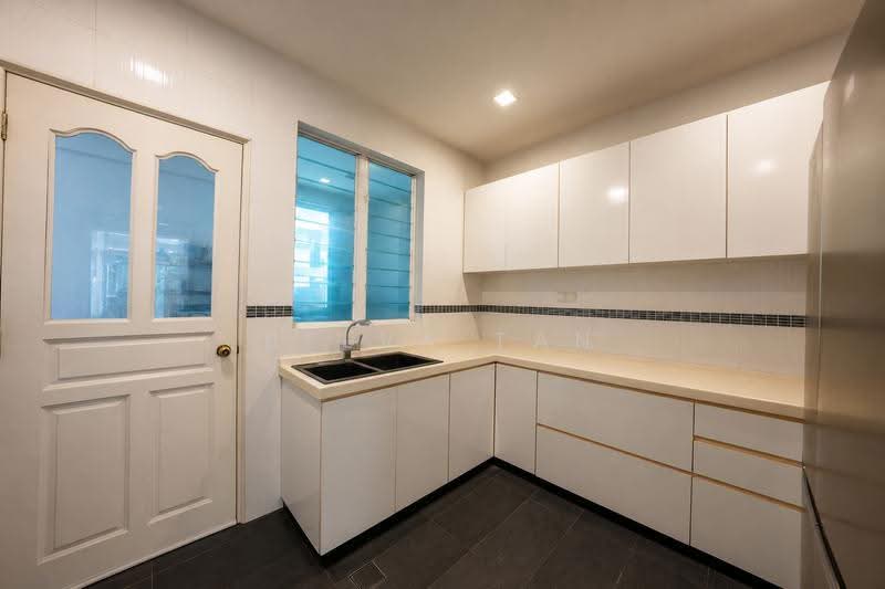 Chuan drive, Hougang / Punggol / Sengkang, 6 Bedrooms, 3,600 sqft, Terraced House For Sale, by Belva Tan, 500249348 - PropertyGuru.com.sg