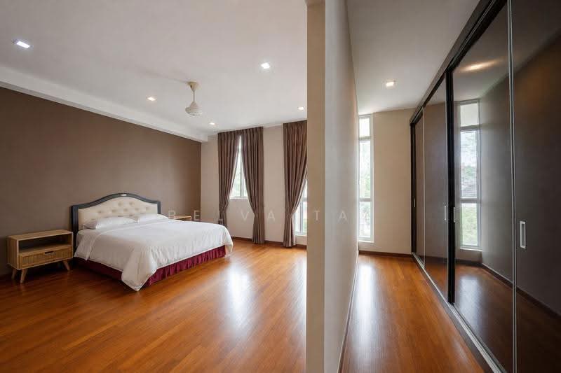 Chuan drive, Hougang / Punggol / Sengkang, 6 Bedrooms, 3,600 sqft, Terraced House For Sale, by Belva Tan, 500249348 - PropertyGuru.com.sg