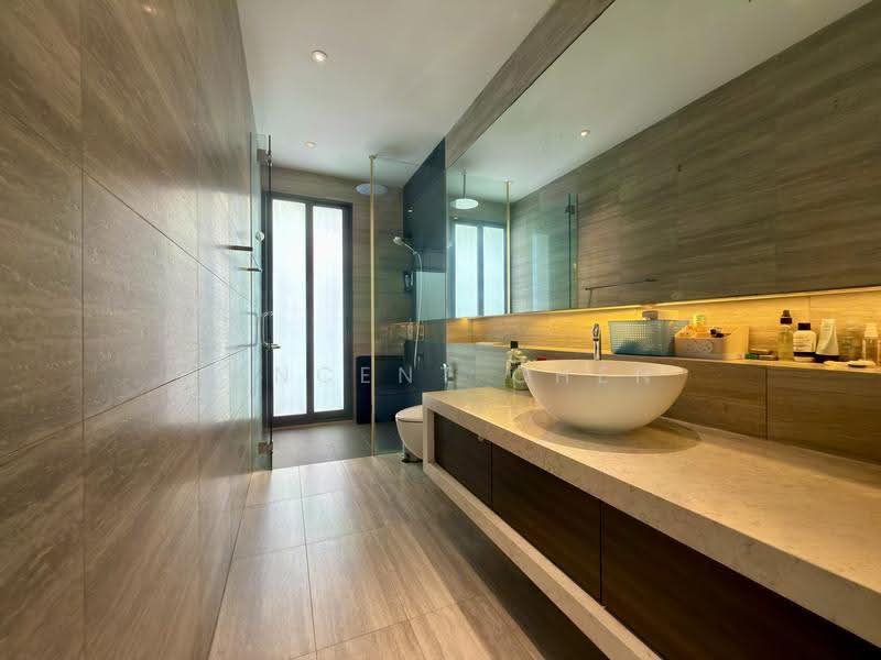 Lorong Tanggam, Lorong Tanggam, Mandai / Upper Thomson, 5 Bedrooms, 6,098 sqft, Semi-Detached House For Sale, by Vincent Chen, 500249361 - Bathroom - PropertyGuru.com.sg