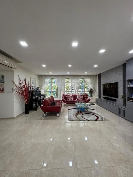 674A Fern Grove @ Yishun, 674A Yishun Avenue 4, Sembawang / Yishun, 3 Bedrooms, 1,206 sqft, HDB Flat For Sale, by April Koh, 500249369 - Living Room - PropertyGuru.com.sg