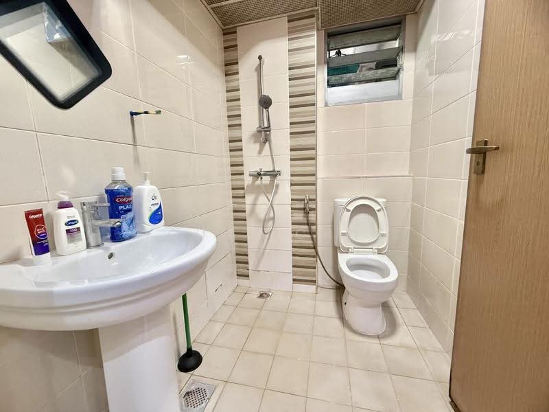 476A Upper Serangoon View, 476A Upper Serangoon View, Hougang / Punggol / Sengkang, 2 Bedrooms, 721 sqft, HDB Flat For Sale, by Young Chng, 500249389 - Bathroom - PropertyGuru.com.sg