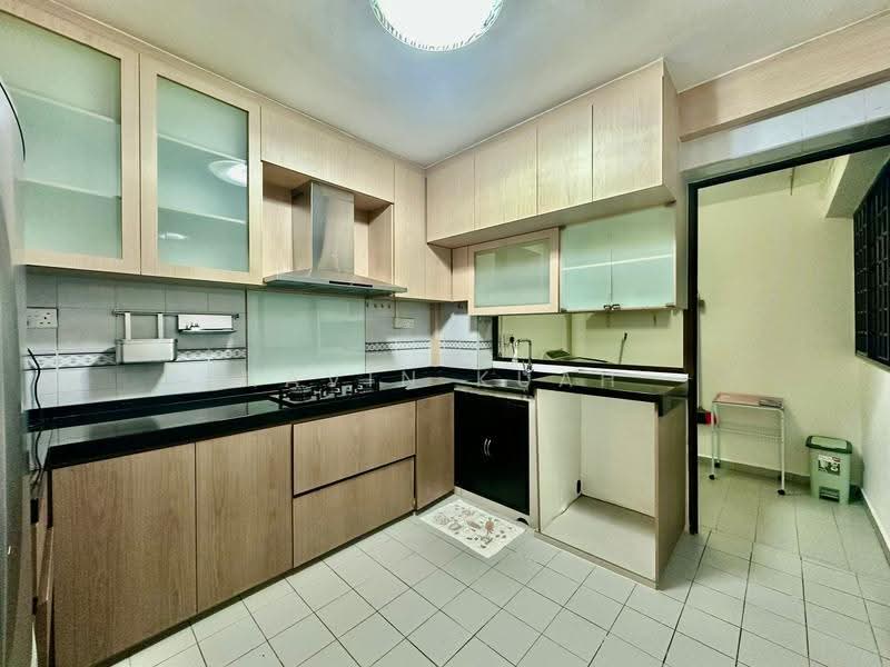 677 Choa Chu Kang Crescent, 677 Choa Chu Kang Crescent, Dairy Farm / Bukit Panjang / Choa Chu Kang, 3 Bedrooms, 1,130 sqft, HDB Flat For Sale, by Kavin Kuah, 500249394 - Kitchen - PropertyGuru.com.sg