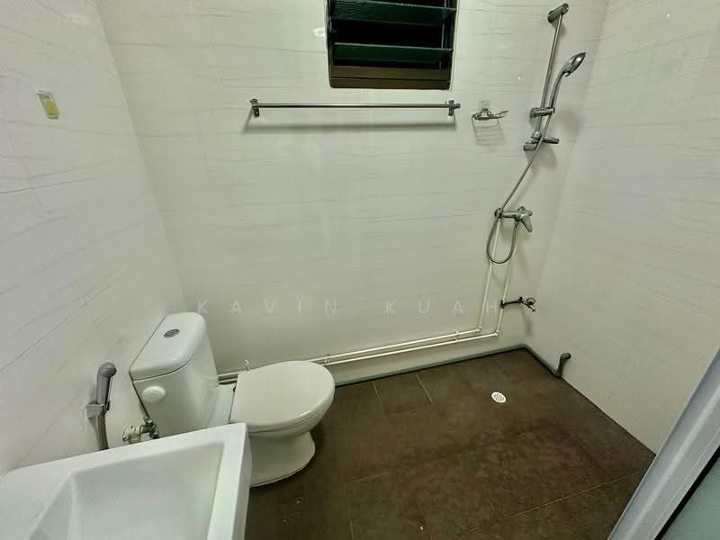 677 Choa Chu Kang Crescent, 677 Choa Chu Kang Crescent, Dairy Farm / Bukit Panjang / Choa Chu Kang, 3 Bedrooms, 1,130 sqft, HDB Flat For Sale, by Kavin Kuah, 500249394 - Bathroom - PropertyGuru.com.sg