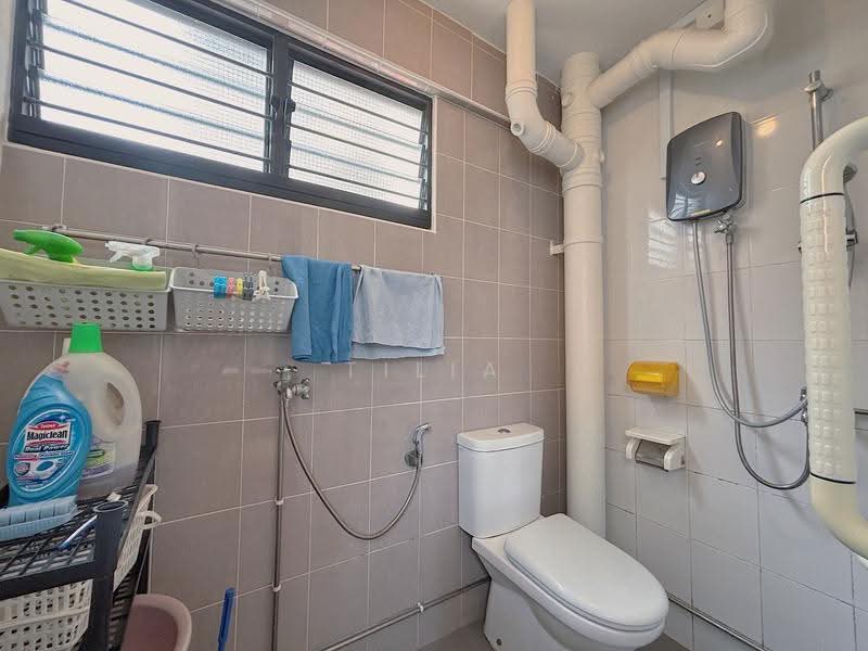 462 Tampines Street 44, 462 Tampines Street 44, Pasir Ris / Tampines, 3 Bedrooms, 904 sqft, HDB Flat For Sale, by Tilia Chin, 500249407 - Bathroom - PropertyGuru.com.sg