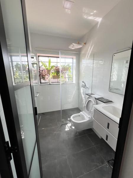 Goldhill Gardens, Goldhill Avenue, Newton / Novena, 5 Bedrooms, 3,200 sqft, Corner Terrace For Rent, by Iris Liew, 500249416 - Bathroom - PropertyGuru.com.sg