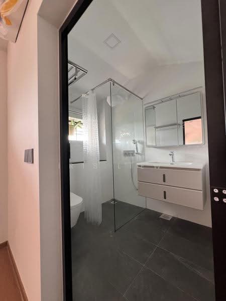 Goldhill Gardens, Goldhill Avenue, Newton / Novena, 5 Bedrooms, 3,200 sqft, Corner Terrace For Rent, by Iris Liew, 500249416 - Bathroom - PropertyGuru.com.sg