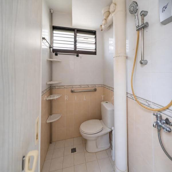 714 Clementi West Street 2, 714 Clementi West Street 2, Buona Vista / West Coast / Clementi New Town, 2 Bedrooms, 721 sqft, HDB Flat For Sale, by April Tai, 500249418 - Bathroom - PropertyGuru.com.sg