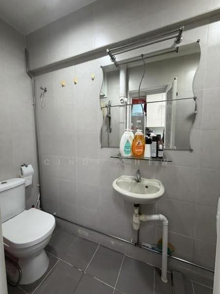 32 Jalan Bukit Ho Swee, 32 Jalan Bukit Ho Swee, Alexandra / Commonwealth, 2 Bedrooms, 732 sqft, HDB Flat For Sale, by Cindy Chew, 500249433 - Bathroom - PropertyGuru.com.sg