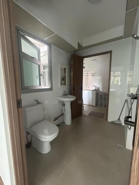 438A Bukit Batok West Avenue 8, 438A Bukit Batok West Avenue 8, Dairy Farm / Bukit Panjang / Choa Chu Kang, 1 Bedroom, 506 sqft, HDB Flat For Sale, by Amy Ho, 500249434 - Bathroom - PropertyGuru.com.sg