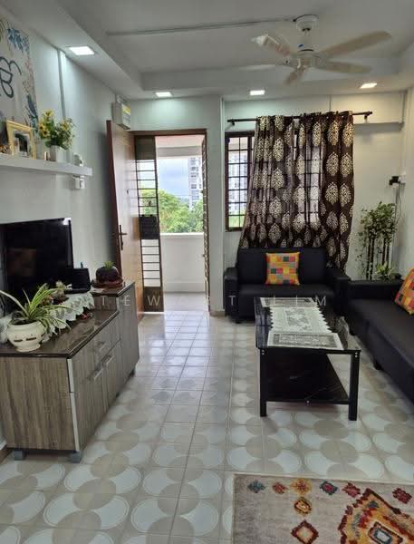 309 Hougang Avenue 5, 309 Hougang Avenue 5, Hougang / Punggol / Sengkang, 2 Bedrooms, 721 sqft, HDB Flat For Rent, by Stewart Lim, 500249442 - Living Room - PropertyGuru.com.sg