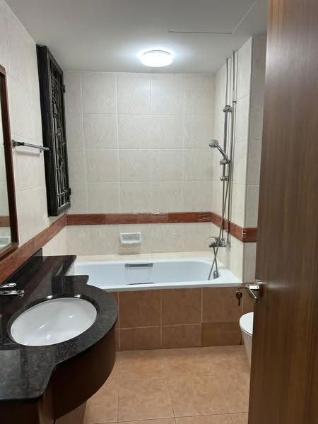 The Florida, 78 Hougang Avenue 7, Hougang / Punggol / Sengkang, 3 Bedrooms, 1,227 sqft, Condominium For Rent, by Pauline Zee, 500249446 - Bathroom - PropertyGuru.com.sg