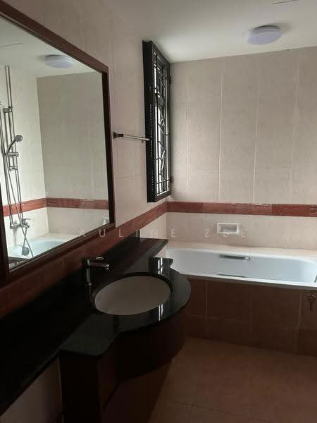 The Florida, 78 Hougang Avenue 7, Hougang / Punggol / Sengkang, 3 Bedrooms, 1,227 sqft, Condominium For Rent, by Pauline Zee, 500249446 - Bathroom - PropertyGuru.com.sg