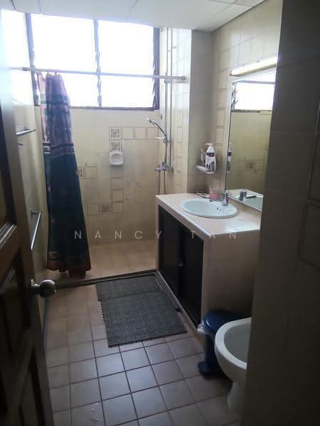 Sherwood Towers, 3 Jalan Anak Bukit, Clementi Park / Upper Bukit Timah, Room Rental, 150 sqft, Apartment For Rent, by Nancy Tan, 500249447 - Bathroom - PropertyGuru.com.sg