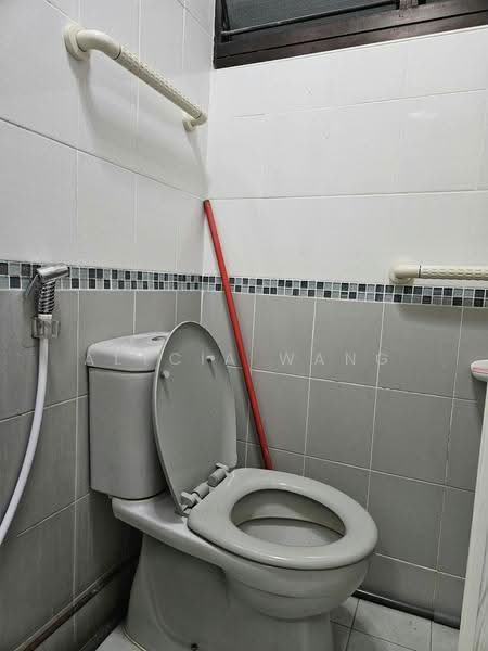 729 Yishun Street 71, 729 Yishun Street 71, Sembawang / Yishun, 2 Bedrooms, 688 sqft, HDB Flat For Rent, by Alycia Wang, 500249454 - Bathroom - PropertyGuru.com.sg