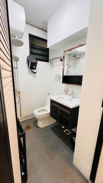 104B Depot Road, 104B Depot Road, Harbourfront / Telok Blangah, 3 Bedrooms, 1,076 sqft, HDB Flat For Sale, by Shahirah Shaik, 500249457 - Bathroom - PropertyGuru.com.sg