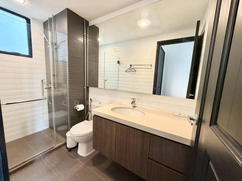 Spring Grove, 53 Grange Road, Tanglin / Holland / Bukit Timah, 2 Bedrooms, 1,012 sqft, Condominium For Sale, by Corrine Lee, 500249487 - Bathroom - PropertyGuru.com.sg