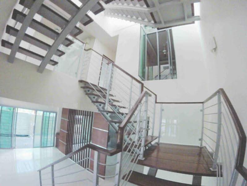 mount sinai near Dover/Buona Vista MRT, Tanglin / Holland / Bukit Timah, 6 Bedrooms, 4,500 sqft, Semi-Detached House For Rent, by Tan Kwan Yick, 500249493 - stairs to 2nd lfr - PropertyGuru.com.sg