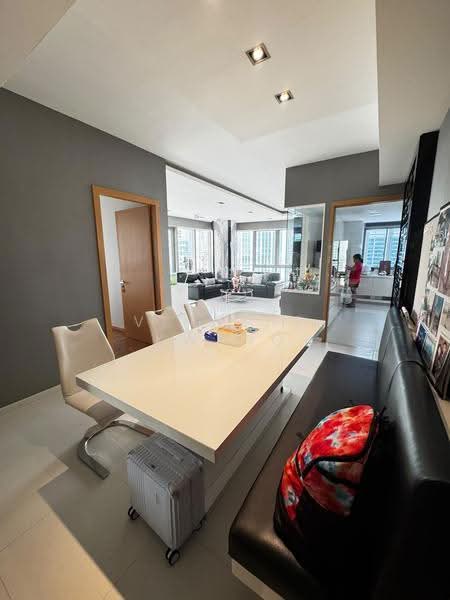 One Shenton, 1 Shenton Way, Boat Quay / Raffles Place / Marina, 3 Bedrooms, 1,604 sqft, Condominium For Sale, by Vincent Kwang, 500249499 - Living Room - PropertyGuru.com.sg