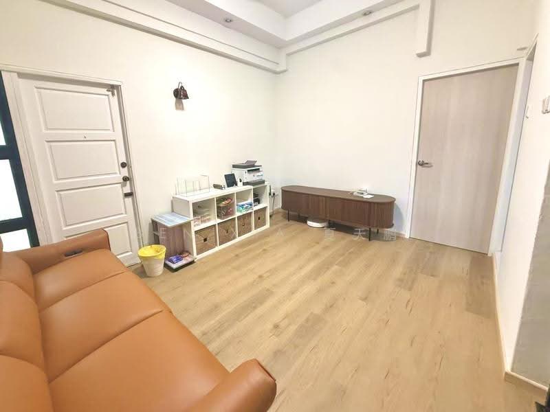 Lakepoint Condo, 2 Lakepoint Drive, Boon Lay / Jurong / Tuas, Room Rental, 140 sqft, Condominium For Rent, by Ben XIA 夏天鹏, 500249535 - Living Room - PropertyGuru.com.sg