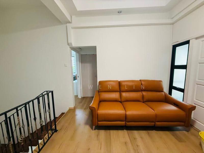 Lakepoint Condo, 2 Lakepoint Drive, Boon Lay / Jurong / Tuas, Room Rental, 150 sqft, Condominium For Rent, by JIANWEN LIN, 500249543 - Living Room - PropertyGuru.com.sg