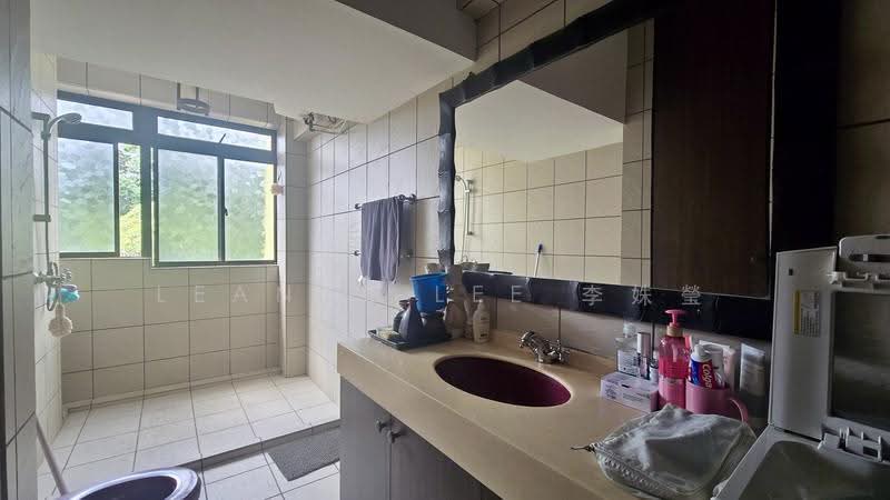 Lakeside Tower, 9G Yuan Ching Road, Boon Lay / Jurong / Tuas, 3 Bedrooms, 1,998 sqft, Apartment For Rent, by LeAnne Lee 李姝瑩, 500249570 - Bathroom - PropertyGuru.com.sg