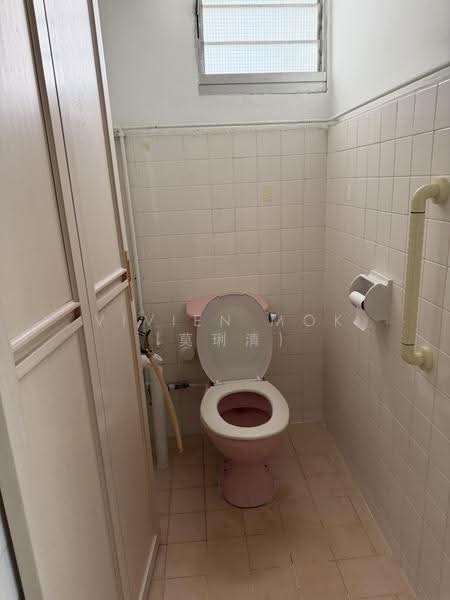 4 Lorong Lew Lian, 4 Lorong Lew Lian, Hougang / Punggol / Sengkang, Room Rental, 150 sqft, HDB Flat For Rent, by Vivien Mok (莫琍清), 500249607 - Bathroom - PropertyGuru.com.sg