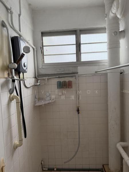 4 Lorong Lew Lian, 4 Lorong Lew Lian, Hougang / Punggol / Sengkang, Room Rental, 150 sqft, HDB Flat For Rent, by Vivien Mok (莫琍清), 500249607 - Bathroom - PropertyGuru.com.sg