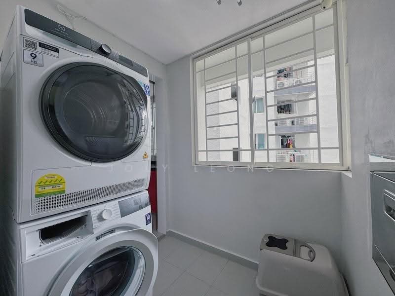 Rio Vista, 24 Upper Serangoon View, Hougang / Punggol / Sengkang, 3 Bedrooms, 1,249 sqft, Condominium For Sale, by Joey Leong, 500249612 - Well-Ventilated Laundry Yard - PropertyGuru.com.sg