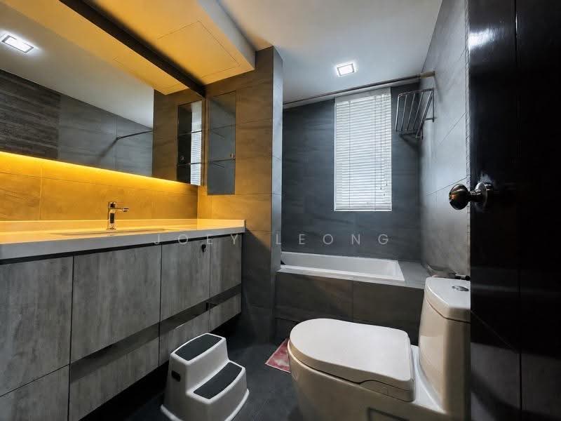 Rio Vista, 24 Upper Serangoon View, Hougang / Punggol / Sengkang, 3 Bedrooms, 1,249 sqft, Condominium For Sale, by Joey Leong, 500249612 - Renovated Modern Master Bathroom - PropertyGuru.com.sg