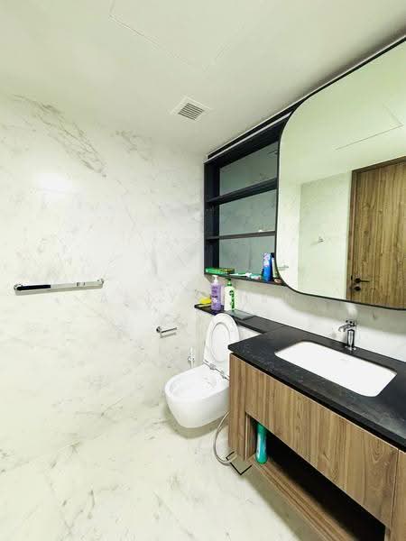 Sceneca Residence, Tanah Merah Kechil Link, Bedok / Upper East Coast, 3 Bedrooms, 1,119 sqft, Condominium For Rent, by Ally Chin, 500249622 - Master Bedroom Bathroom - PropertyGuru.com.sg