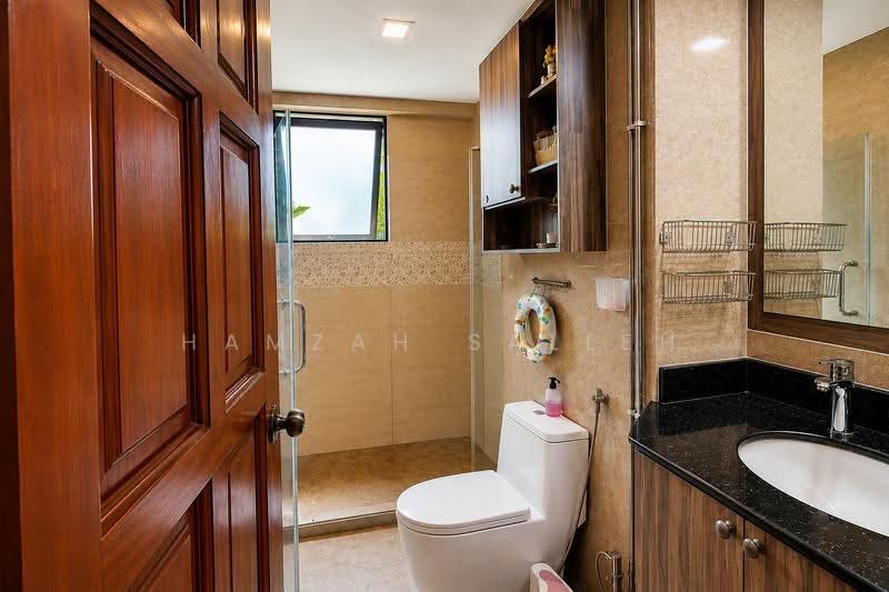 Simsville, 6 Geylang East Avenue 2, Eunos / Geylang / Paya Lebar, 4 Bedrooms, 1,528 sqft, Condominium For Sale, by Hamzah Salleh, 500249645 - Bathroom - PropertyGuru.com.sg
