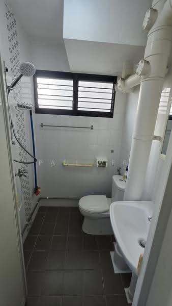 374 Clementi Avenue 4, 374 Clementi Avenue 4, Buona Vista / West Coast / Clementi New Town, 2 Bedrooms, 732 sqft, HDB Flat For Rent, by Paul Wee, 500249657 - Bathroom - PropertyGuru.com.sg