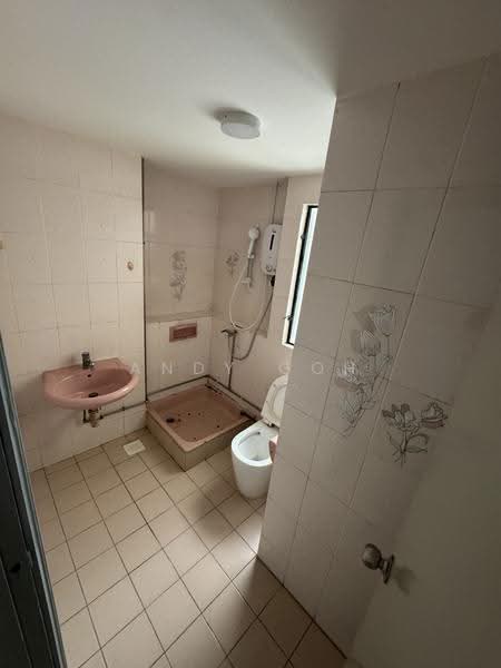 Pinewood Gardens, 21 Balmoral Park, Tanglin / Holland / Bukit Timah, 3 Bedrooms, 1,649 sqft, Condominium For Sale, by Andy Goh, 500249659 - Bathroom - PropertyGuru.com.sg