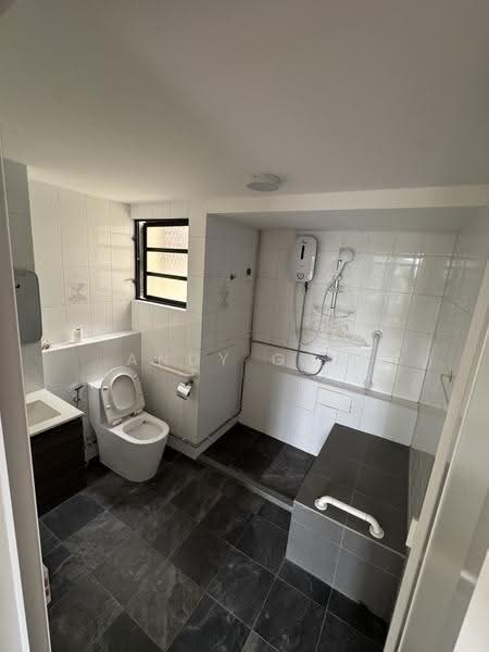 Pinewood Gardens, 21 Balmoral Park, Tanglin / Holland / Bukit Timah, 3 Bedrooms, 1,649 sqft, Condominium For Sale, by Andy Goh, 500249659 - Bathroom - PropertyGuru.com.sg