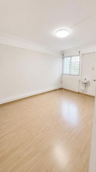 410 Bedok North Avenue 2, 410 Bedok North Avenue 2, Bedok / Upper East Coast, 2 Bedrooms, 990 sqft, HDB Flat For Sale, by Rachel Yap, 500249700 - Master Bedroom - PropertyGuru.com.sg