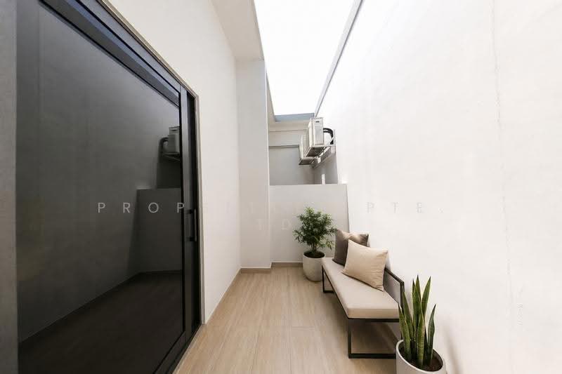 Vibes @ Upper Serangoon, 488 Upper Serangoon Road, Hougang / Punggol / Sengkang, 2 Bedrooms, 850 sqft, Apartment For Sale, by Kelly Tan, 500249723 - Balcony - PropertyGuru.com.sg