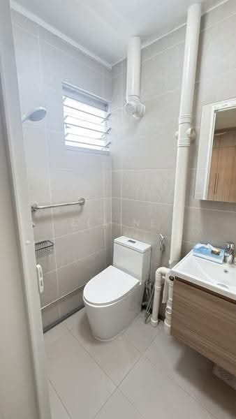 316 Clementi Avenue 4, 316 Clementi Avenue 4, Buona Vista / West Coast / Clementi New Town, Room Rental, 150 sqft, HDB Flat For Rent, by Elaine Kuehn-Tan, 500249757 - Bathroom - PropertyGuru.com.sg