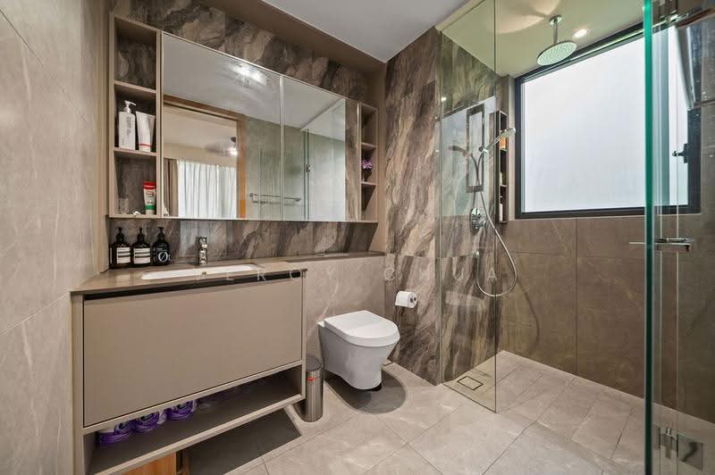 Penrose, 22 Sims Drive, Eunos / Geylang / Paya Lebar, 4 Bedrooms, 1,389 sqft, Condominium For Sale, by Veroy Chua, 500249790 - Bathroom - PropertyGuru.com.sg