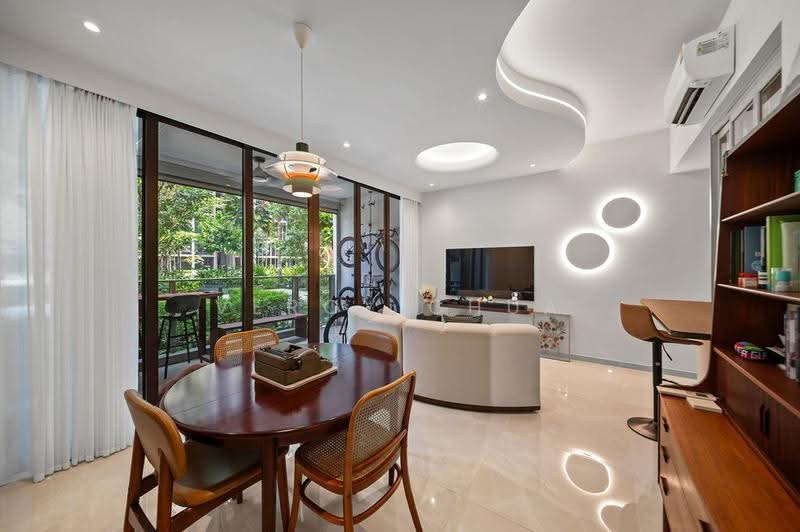 Penrose, 22 Sims Drive, Eunos / Geylang / Paya Lebar, 4 Bedrooms, 1,389 sqft, Condominium For Sale, by Veroy Chua, 500249790 - Living Room - PropertyGuru.com.sg