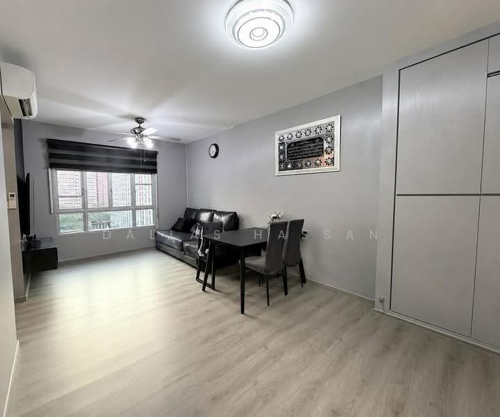 95B Henderson Road, 95B Henderson Road, Alexandra / Commonwealth, 2 Bedrooms, 732 sqft, HDB Flat For Sale, by Dallas Hassan, 500249792 - Living Room - PropertyGuru.com.sg