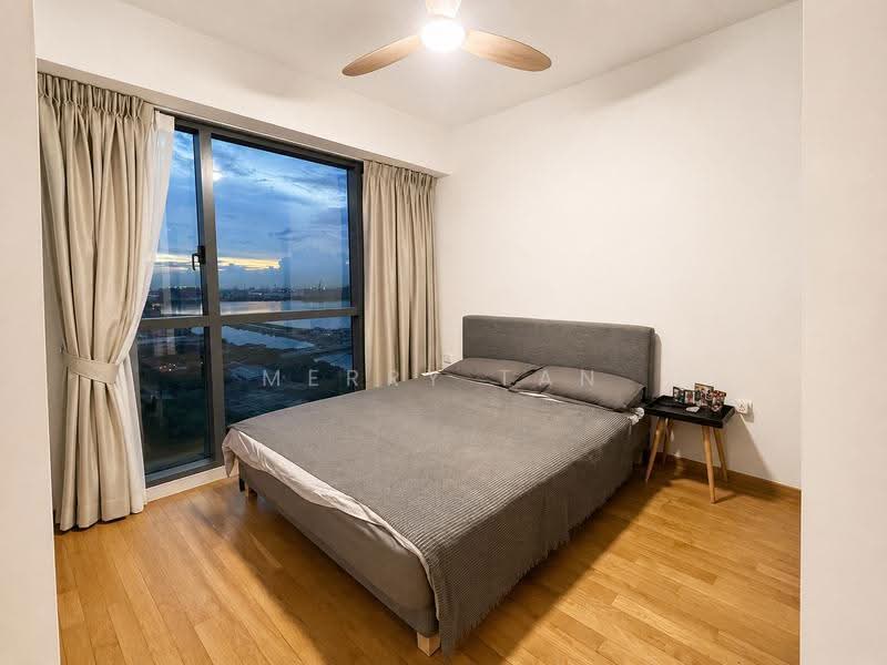 Twin VEW, 91 West Coast Vale, Buona Vista / West Coast / Clementi New Town, 2 Bedrooms, 732 sqft, Condominium For Sale, by Merry Tan, 500249802 - Master bedroom Night view - PropertyGuru.com.sg
