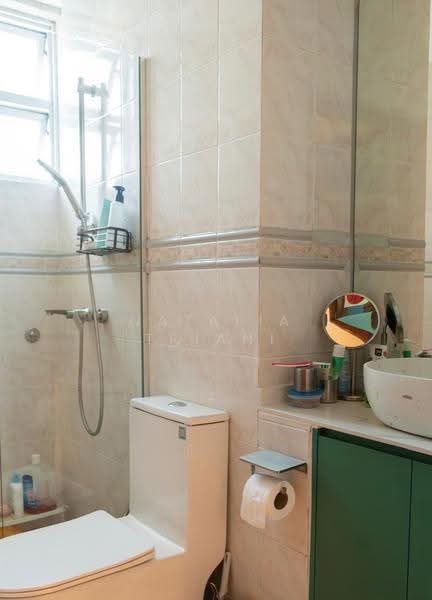 Leedon 2, 2 Leedon Road, Tanglin / Holland / Bukit Timah, 4 Bedrooms, 1,206 sqft, Apartment For Rent, by Natalia Triani, 500249807 - Common Bathroom - PropertyGuru.com.sg