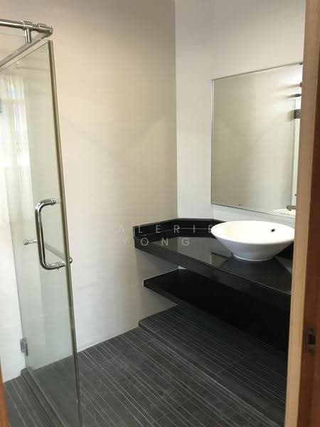 11 Mariam Close, Changi Airport / Changi Village, 6 Bedrooms, 5,000 sqft, Semi-Detached House For Rent, by Valerie Yong, 500249813 - Bathroom - PropertyGuru.com.sg